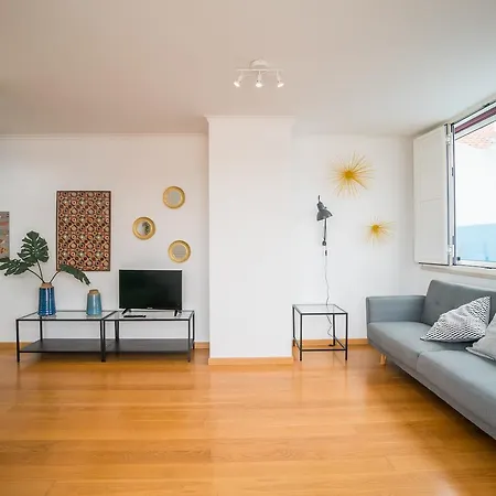 Downtown With Balcony And Parking * Lisbona