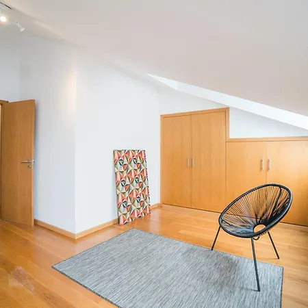 Downtown With Balcony And Parking Apartment Lissabon